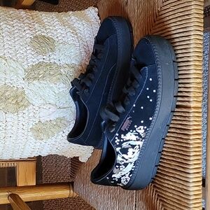NWOT, Puma suede platform DigitEmb sneakers, black, size 10